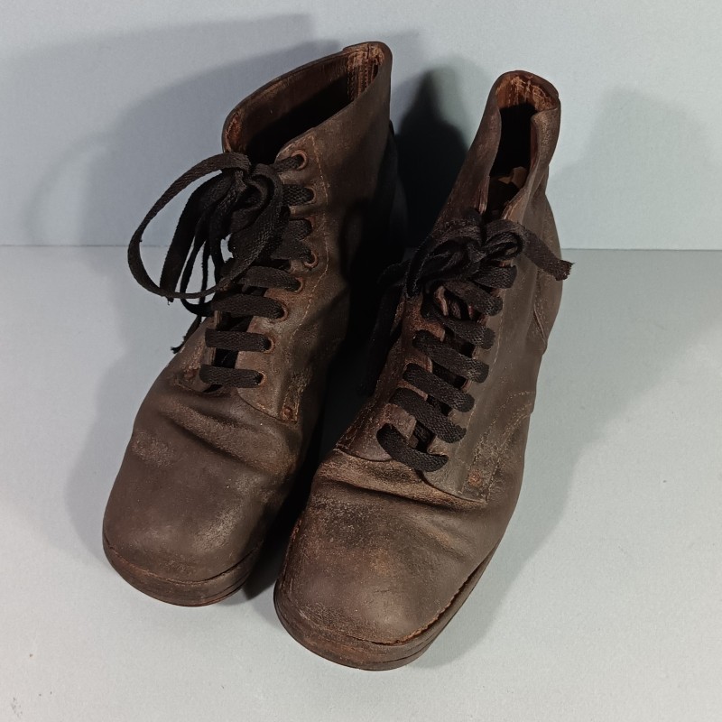 BRODEQUINS TROUPE CHAUSSURES MILITAIRE CLOUTES MODELE 1941 TOUTES ARMES TAILLE 42/43
